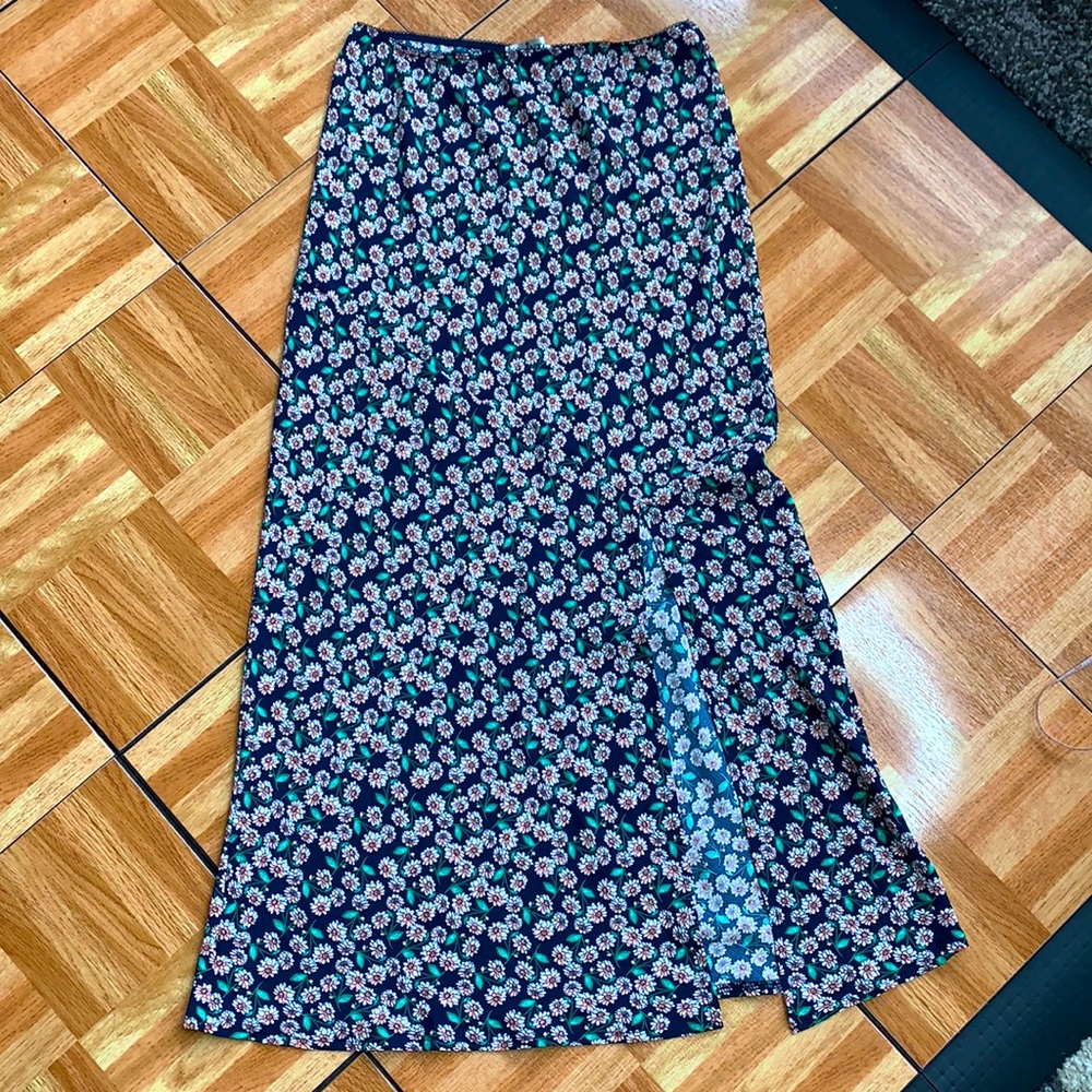 Floral Midi Skirt w/Slit {Verge Girl x Into} - 8 M